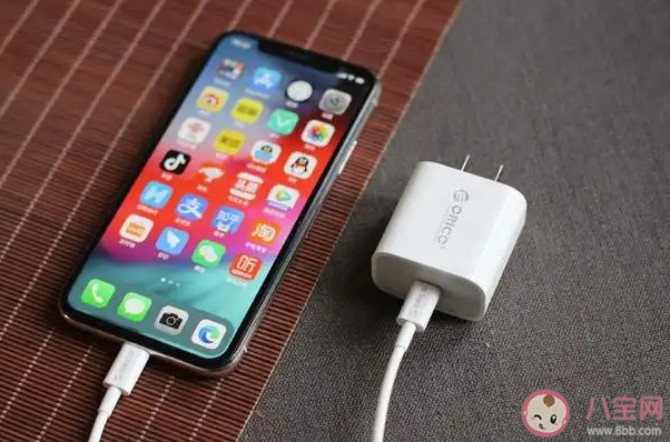 真的不建議手機電量耗盡再充電 手機電量多少就要充電了 真的不建議手機電量耗盡再充電 手機電量多少就要充電了