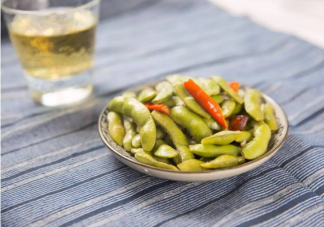 老人長期毛豆配酒致骨頭變形 豆制品是高嘌呤食物嗎