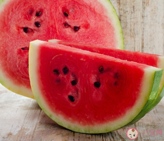 夏天怎樣安全吃瓜 西瓜應(yīng)該在什么時(shí)間吃 夏天怎樣安全吃瓜 西瓜應(yīng)該在什么時(shí)間吃