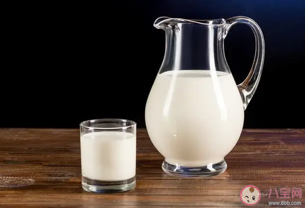 選購純牛奶要注意什么 純正奶好還是配方的好