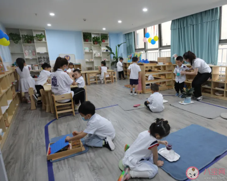 職場父母把孩子交給誰帶 你放心把孩子送托育機構(gòu)嗎