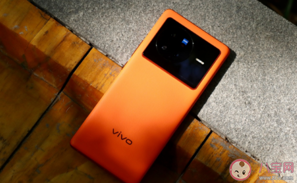 玻璃和素皮材質手機怎么選 手機背殼材質優劣對比 玻璃和素皮材質手機怎么選 手機背殼材質優劣對比