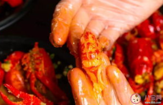 吃小龍蝦為什么手套漏油 不能防油還有必要戴手套嗎 吃小龍蝦為什么手套漏油 不能防油還有必要戴手套嗎