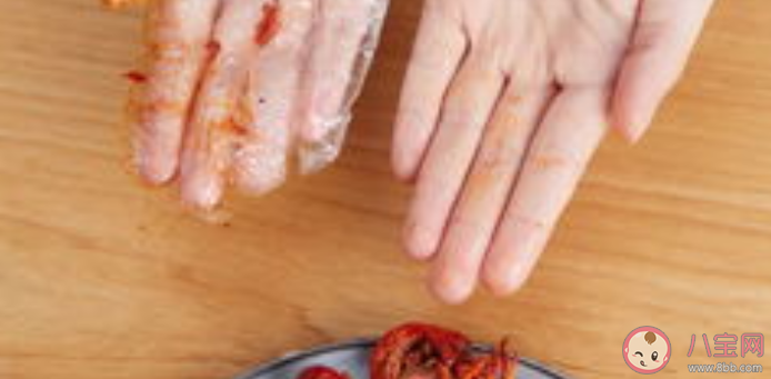 吃小龍蝦為什么手套漏油 不能防油還有必要戴手套嗎 吃小龍蝦為什么手套漏油 不能防油還有必要戴手套嗎