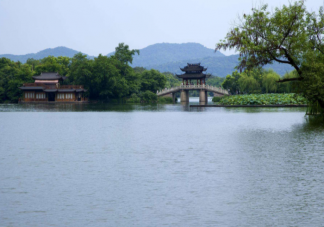 水光瀲滟晴方好描寫的是西湖還是洞庭湖的美景 螞蟻莊園7月9日答案介紹
