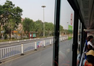公交車玻璃邊緣的黑點(diǎn)有什么作用 螞蟻莊園7月10日答案解析