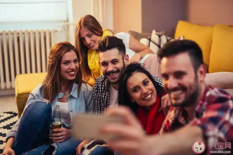 工作后朋友會漸行漸遠嗎 上班了會和朋友疏遠嗎 工作后朋友會漸行漸遠嗎 上班了會和朋友疏遠嗎