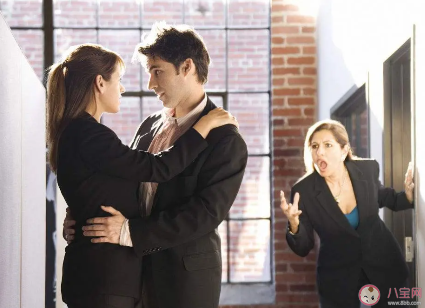 怎么看待情侶在一起工作 情侶或夫妻適合在一起工作嗎 怎么看待情侶在一起工作 情侶或夫妻適合在一起工作嗎