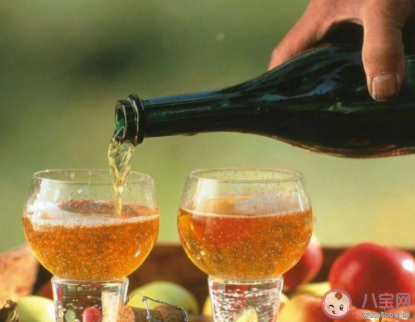 高濃度白酒兌鮮榨果汁能變果酒嗎 果酒種類有哪些 高濃度白酒兌鮮榨果汁能變果酒嗎 果酒種類有哪些