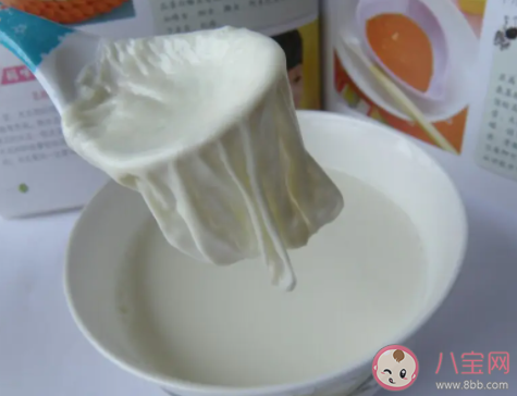 喝奶之前為什么要扔掉奶皮 奶皮可不可以給孩子吃 喝奶之前為什么要扔掉奶皮 奶皮可不可以給孩子吃