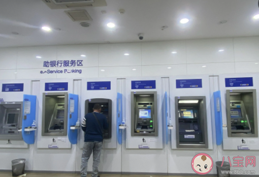 ATM機(jī)該何去何從 怎樣看待ATM機(jī)越來(lái)越少