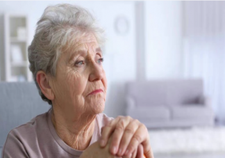 該不該主動提出給老人拍遺照 你會提前給家里的老人拍攝遺照嗎