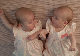 雙胞胎喜歡打架怎么辦 雙胞胎之間有沖突家長怎么做