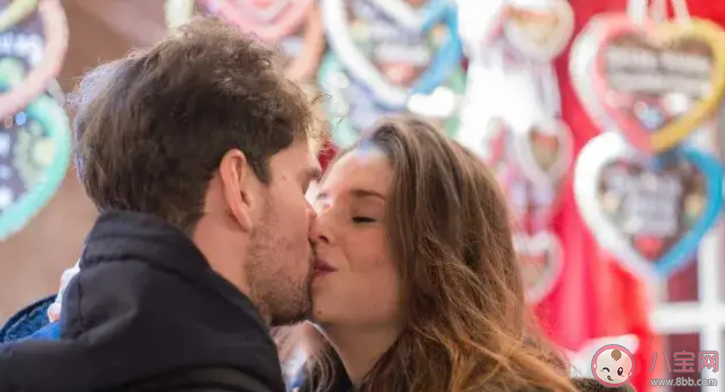 談戀愛(ài)有必要融入對(duì)象的朋友圈嗎 融入對(duì)方朋友圈才是真的在乎嗎 談戀愛(ài)有必要融入對(duì)象的朋友圈嗎 融入對(duì)方朋友圈才是真的在乎嗎