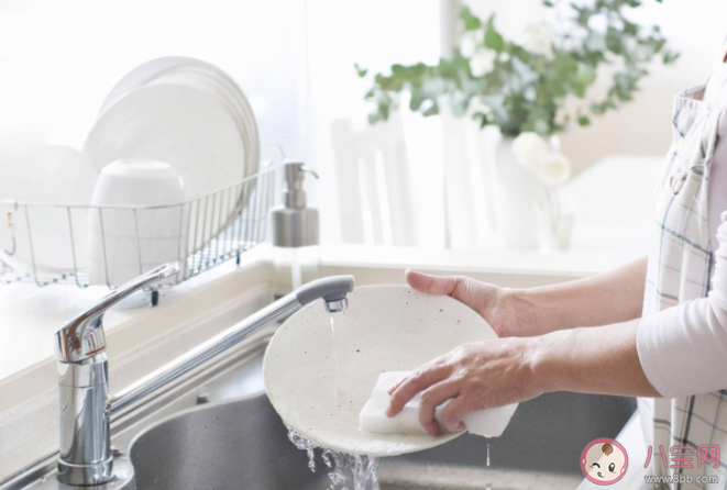 經(jīng)常用洗潔精對身體有害嗎 如何安全使用洗潔精 經(jīng)常用洗潔精對身體有害嗎 如何安全使用洗潔精
