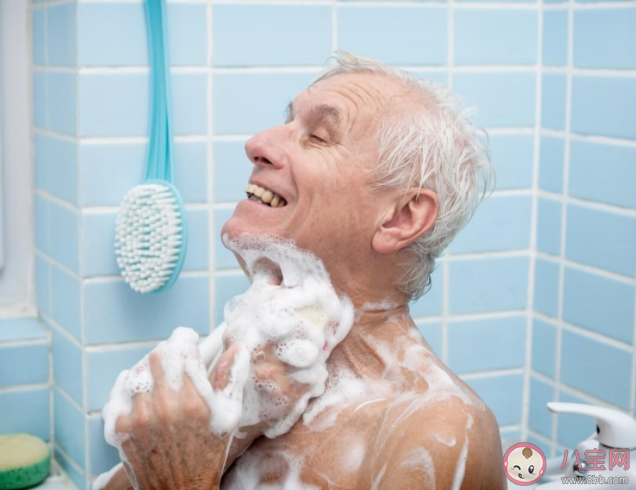 為什么老了身上會(huì)有味道 老人味是疾病的前兆嗎 為什么老了身上會(huì)有味道 老人味是疾病的前兆嗎