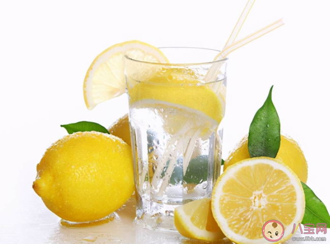 檸檬水要泡很濃嗎 泡檸檬水放幾片檸檬比較好 檸檬水要泡很濃嗎 泡檸檬水放幾片檸檬比較好