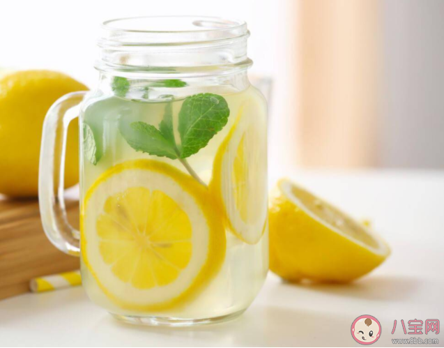 喝檸檬水能減肥嗎 ?檸檬水對健康的好處 喝檸檬水能減肥嗎 ?檸檬水對健康的好處