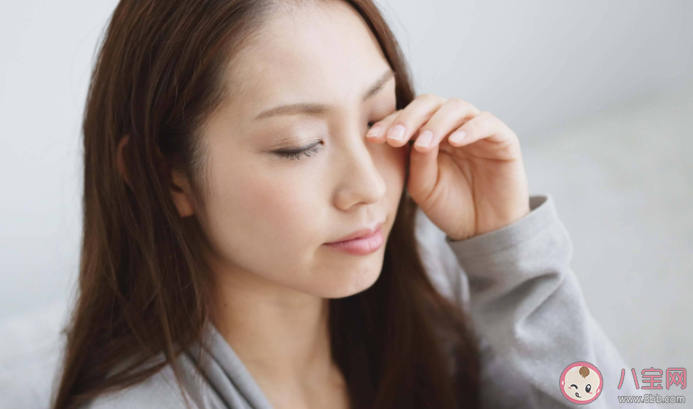經常揉眼可能導致眼球變形 經常揉眼還有哪些危害 經常揉眼可能導致眼球變形 經常揉眼還有哪些危害