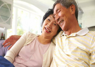 老年戀愛市場究竟有多吃香 老年相親角為何爆火