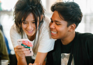 伴侶過分黏人是什么感覺 親密關系如何保持良好的邊界感