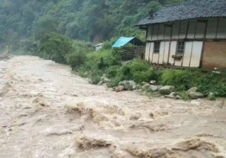 遇到山洪應當如何自救 山洪暴發時我們該怎么辦
