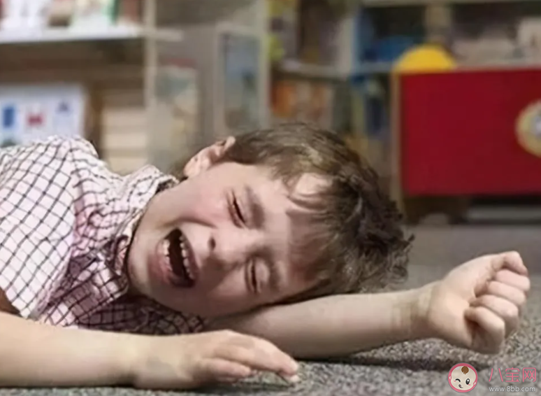 孩子公共場合哭鬧如何應對 公共場合孩子哭鬧不止怎么辦 孩子公共場合哭鬧如何應對 公共場合孩子哭鬧不止怎么辦