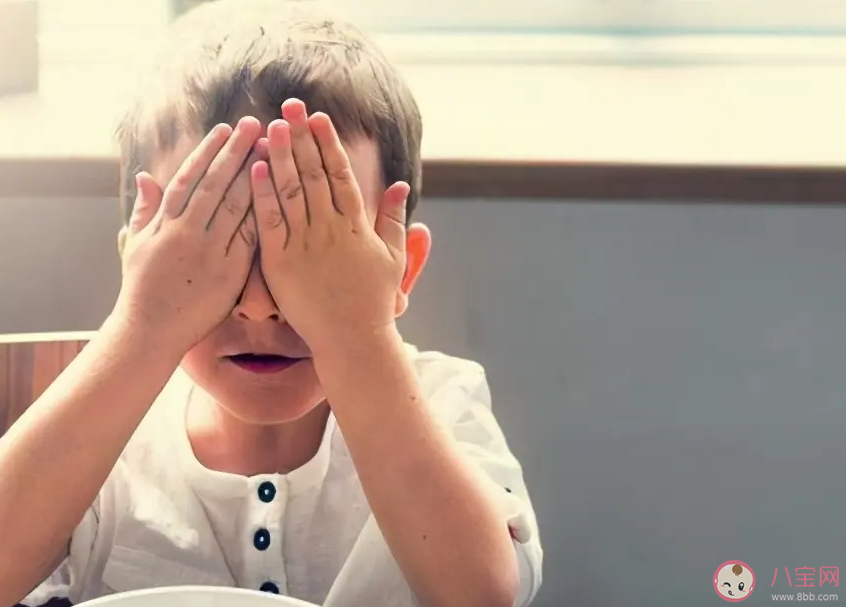 孩子公共場合哭鬧如何應對 公共場合孩子哭鬧不止怎么辦 孩子公共場合哭鬧如何應對 公共場合孩子哭鬧不止怎么辦