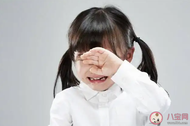 孩子公共場合哭鬧如何應對 公共場合孩子哭鬧不止怎么辦 孩子公共場合哭鬧如何應對 公共場合孩子哭鬧不止怎么辦