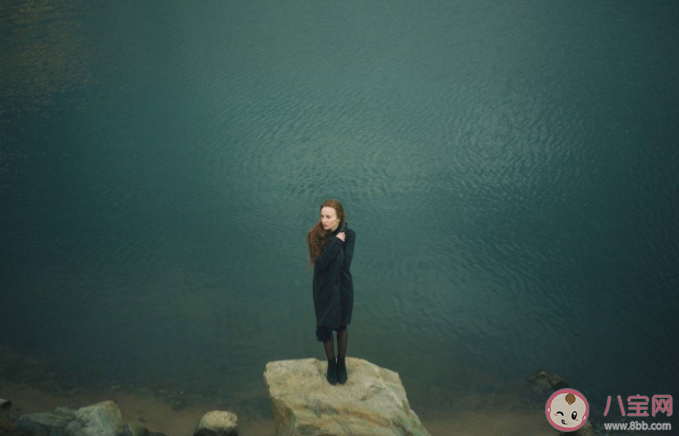 為什么總覺得自己配不上好的 親密關(guān)系中很自卑是什么原因