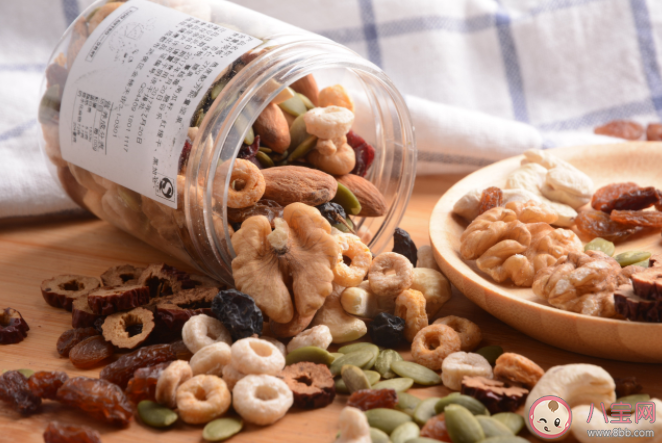 父母禁止孩子吃零食會怎樣 怎么合理給孩子選擇零食