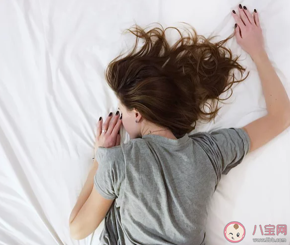 睡夠8小時還是很困是怎么回事 不同年齡對睡眠需求為何有差異 睡夠8小時還是很困是怎么回事 不同年齡對睡眠需求為何有差異