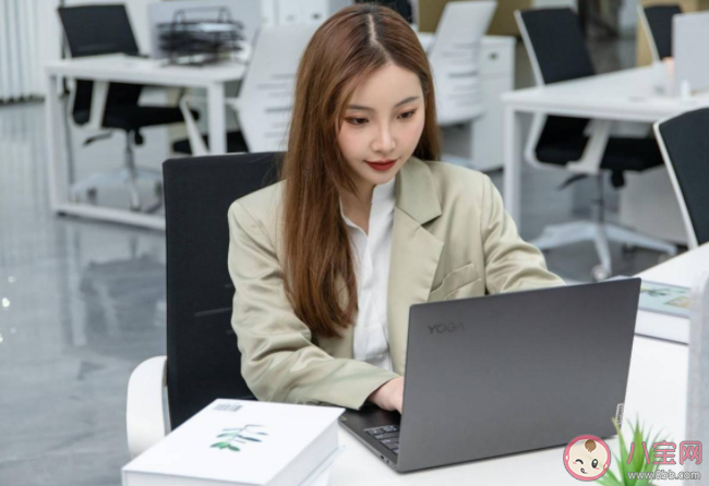 上班族經(jīng)常對(duì)著電腦眼睛會(huì)怎樣 上班族怎么護(hù)眼 上班族經(jīng)常對(duì)著電腦眼睛會(huì)怎樣 上班族怎么護(hù)眼