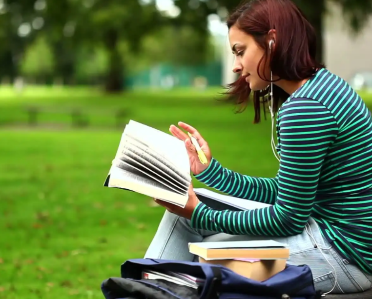 人們?yōu)槭裁床粣劭磿鴮W(xué)知識了 你有多久沒看書了