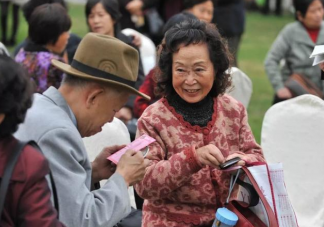 如何看待老年人退休再就業 退休后再就業的原因是什么