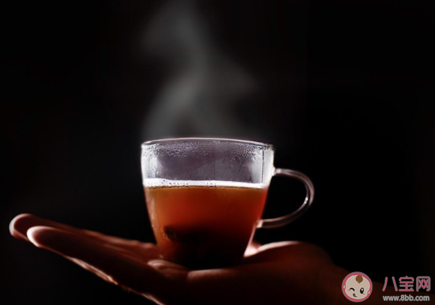 痛經喝紅糖水為什么更痛了 痛經吃哪些食物可能會加重