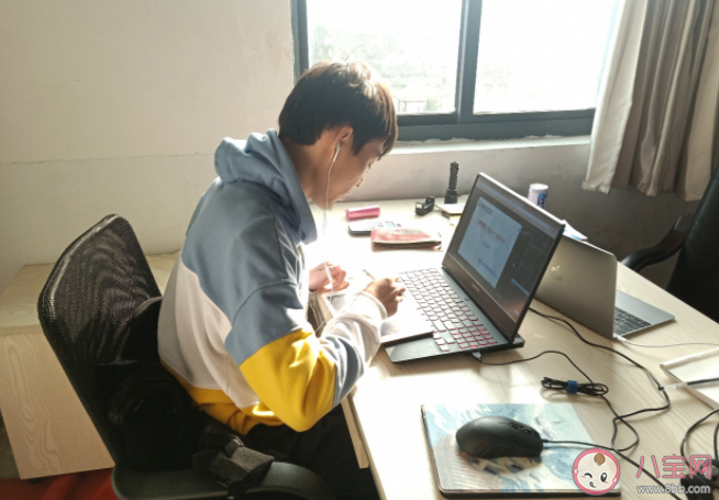 空巢大學生是什么意思 大學生在家上網課期間需要注意些什么