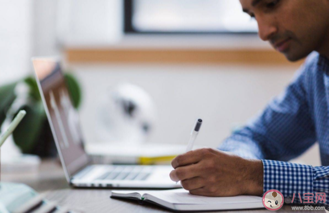 為什么工作時總忍不住玩手機 為什么我們現在那么依賴手機