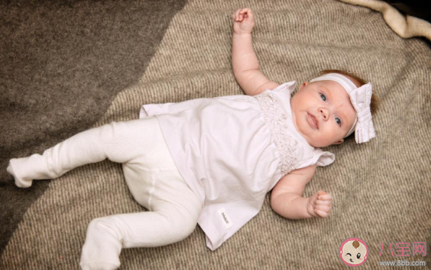 寶寶吃手是高智商的表現嗎 寶寶吃手該如何糾正