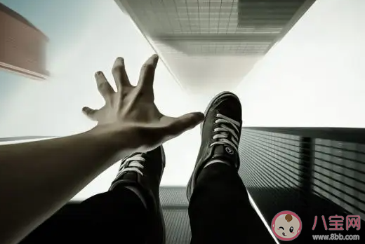 身邊人有輕生念頭怎么辦 為什么會(huì)有自殺的想法 身邊人有輕生念頭怎么辦 為什么會(huì)有自殺的想法