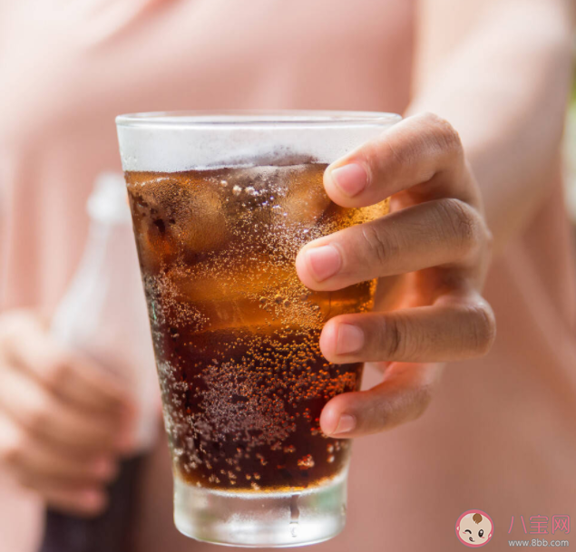 喝完碳酸飲料后多久刷牙 碳酸飲料對牙齒有什么傷害