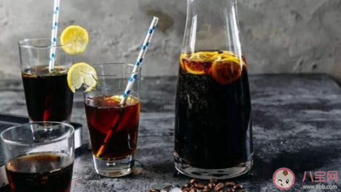 喝完碳酸飲料后多久刷牙 碳酸飲料對牙齒有什么傷害