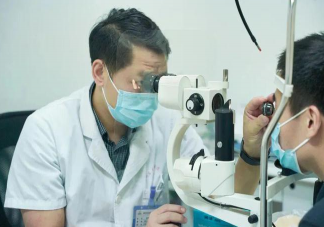 男子連續熬夜加班后眼皮無法抬起是怎么回事 動眼神經麻痹是什么疾病