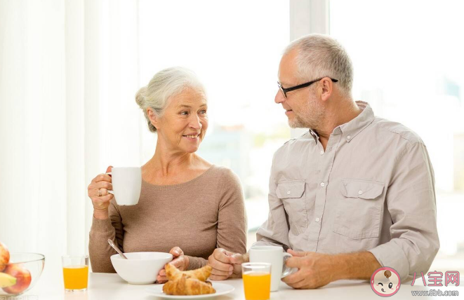 為什么老人容易出現(xiàn)營(yíng)養(yǎng)不良 老年人容易缺什么營(yíng)養(yǎng)