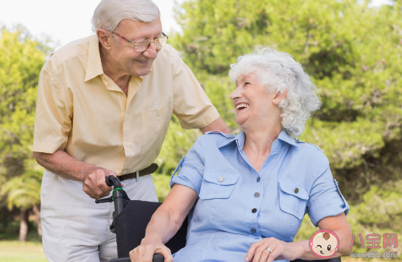 全國男女壽命差距越來越大是怎么回事 為什么男性壽命比女性短