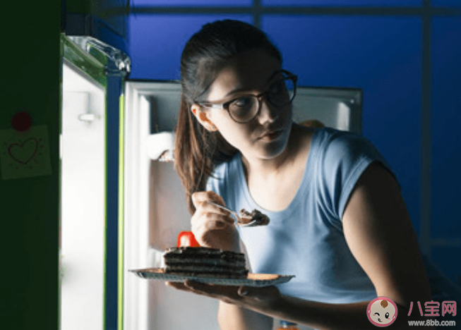 熬夜吃夜宵容易變焦慮抑郁嗎 熬夜吃夜宵有哪些危害