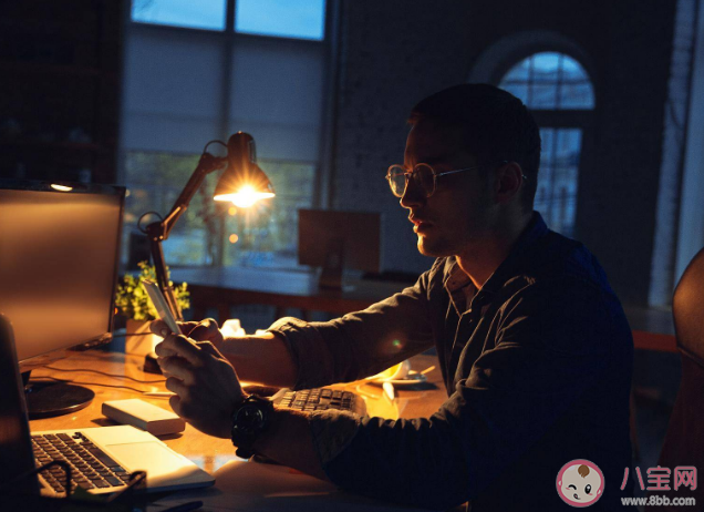 熬夜吃夜宵容易變焦慮抑郁嗎 熬夜吃夜宵有哪些危害