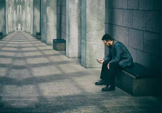 孤獨(dú)丑是什么意思 年輕人比老人更孤獨(dú)嗎