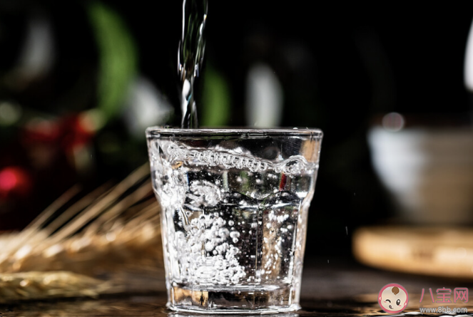 小伙每天1斤白酒患上精神分裂癥是怎么回事 長期喝白酒有什么危害