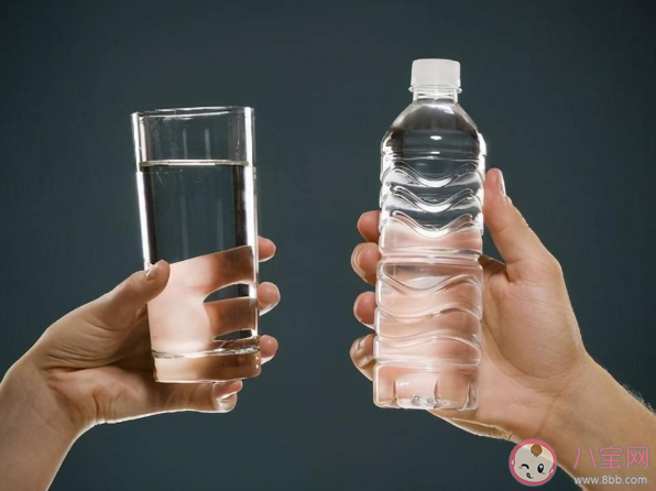 一新冠患者因過量飲水導致水中毒是怎么回事 水中毒的癥狀有哪些